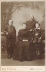 Vijfvinkel Maria 16-07-1866 met man en kinderen (3).jpg